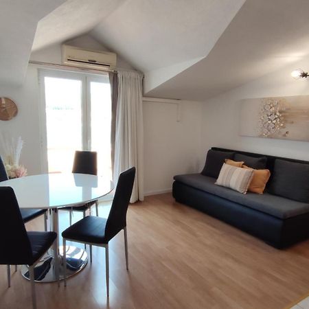 Apartments Kapetanovi Dvori Трогир Екстериор снимка