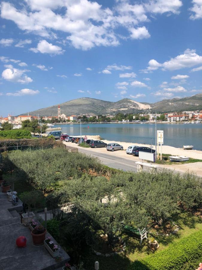 Apartments Kapetanovi Dvori Трогир Екстериор снимка