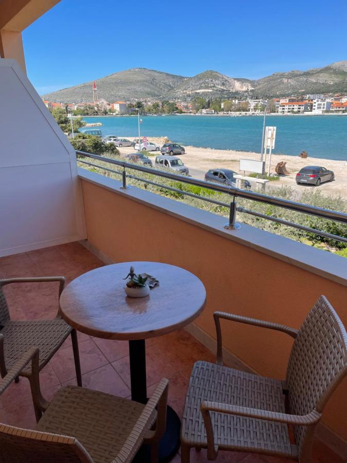Apartments Kapetanovi Dvori Трогир Екстериор снимка
