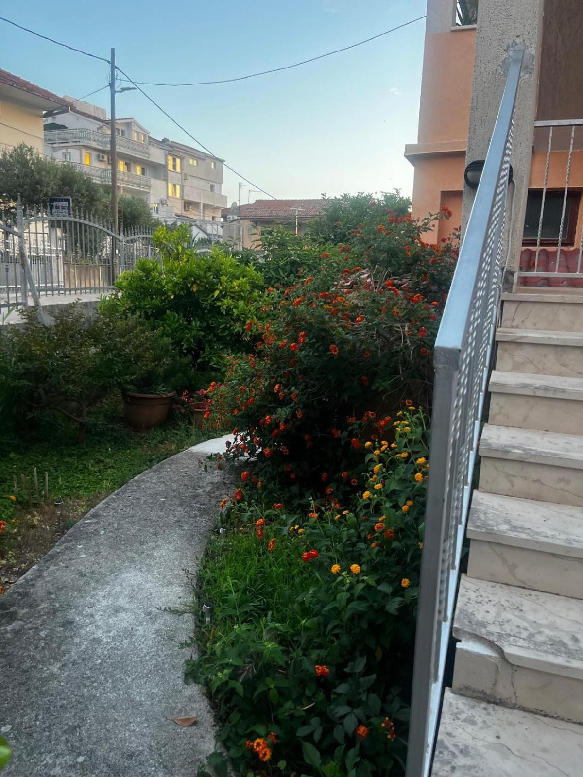 Apartments Kapetanovi Dvori Трогир Екстериор снимка