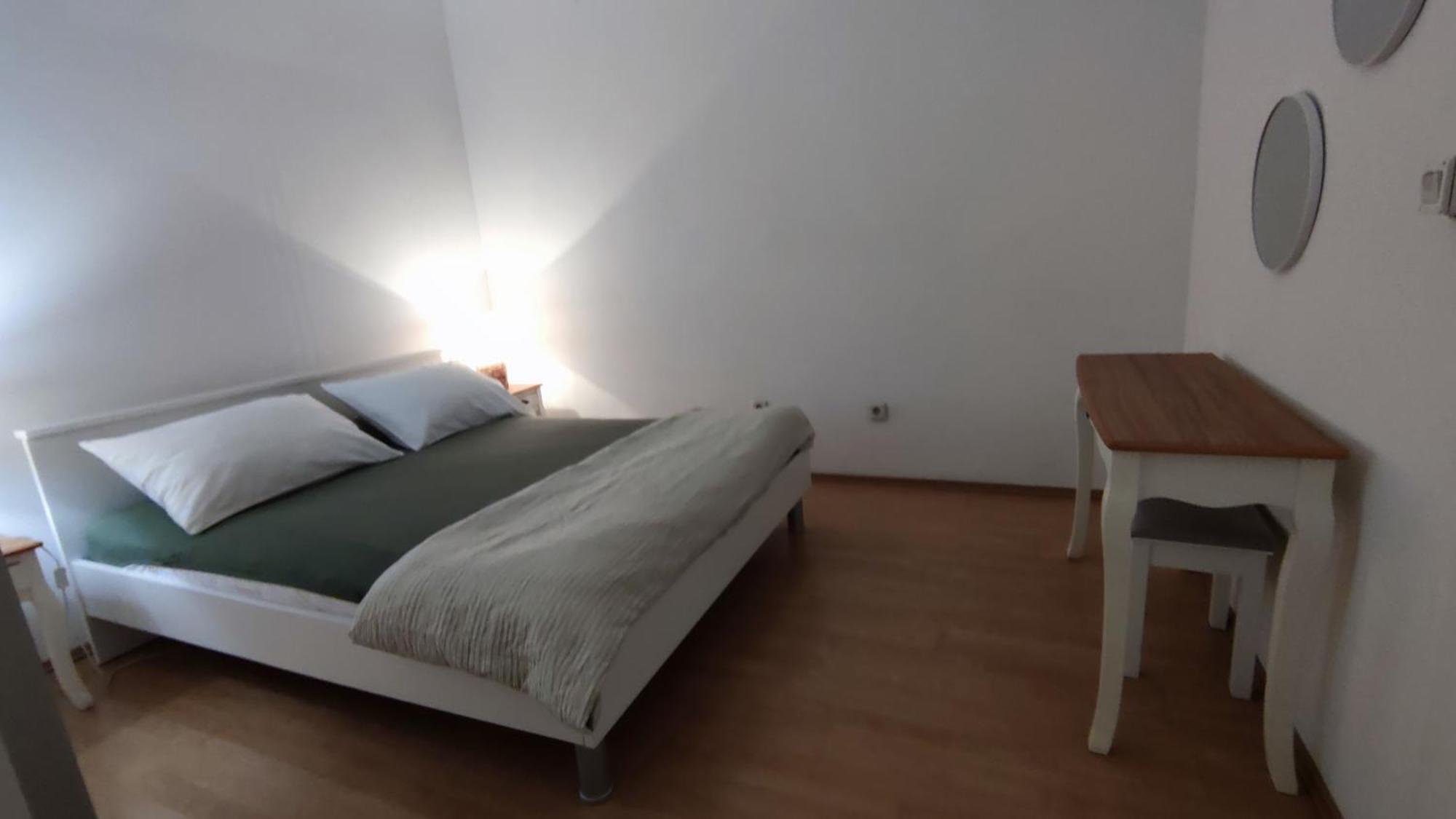 Apartments Kapetanovi Dvori Трогир Екстериор снимка