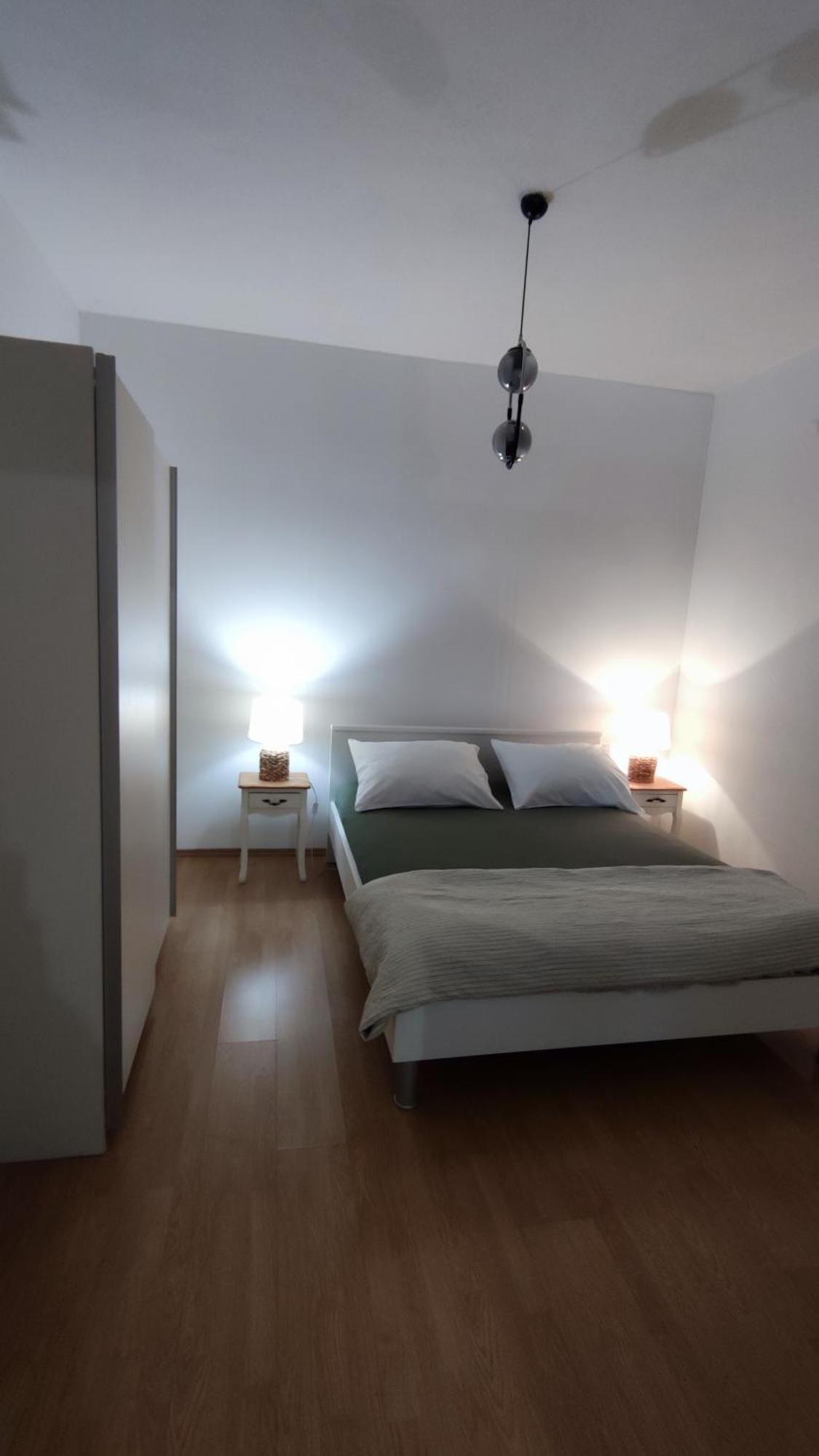 Apartments Kapetanovi Dvori Трогир Екстериор снимка
