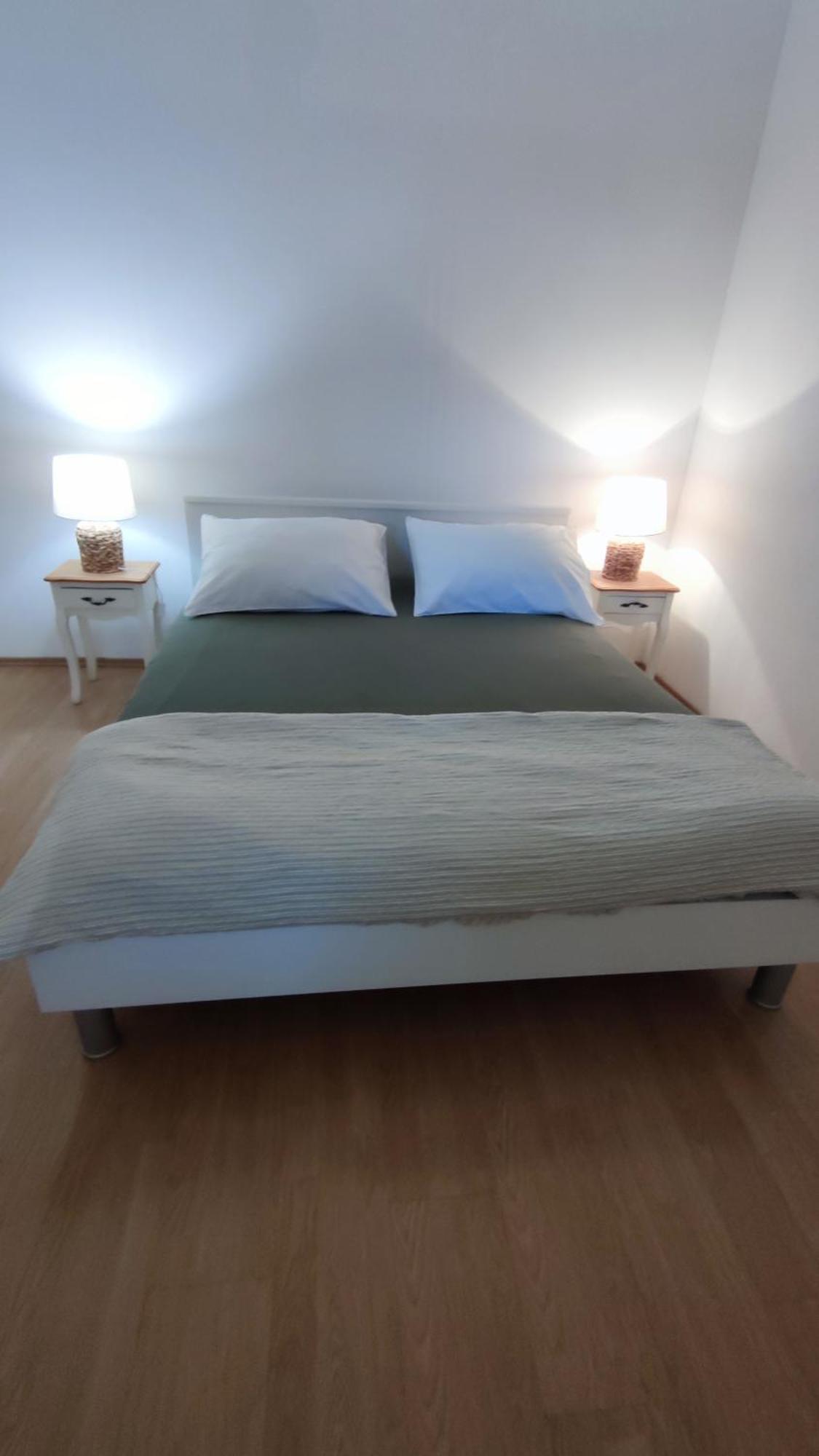Apartments Kapetanovi Dvori Трогир Екстериор снимка