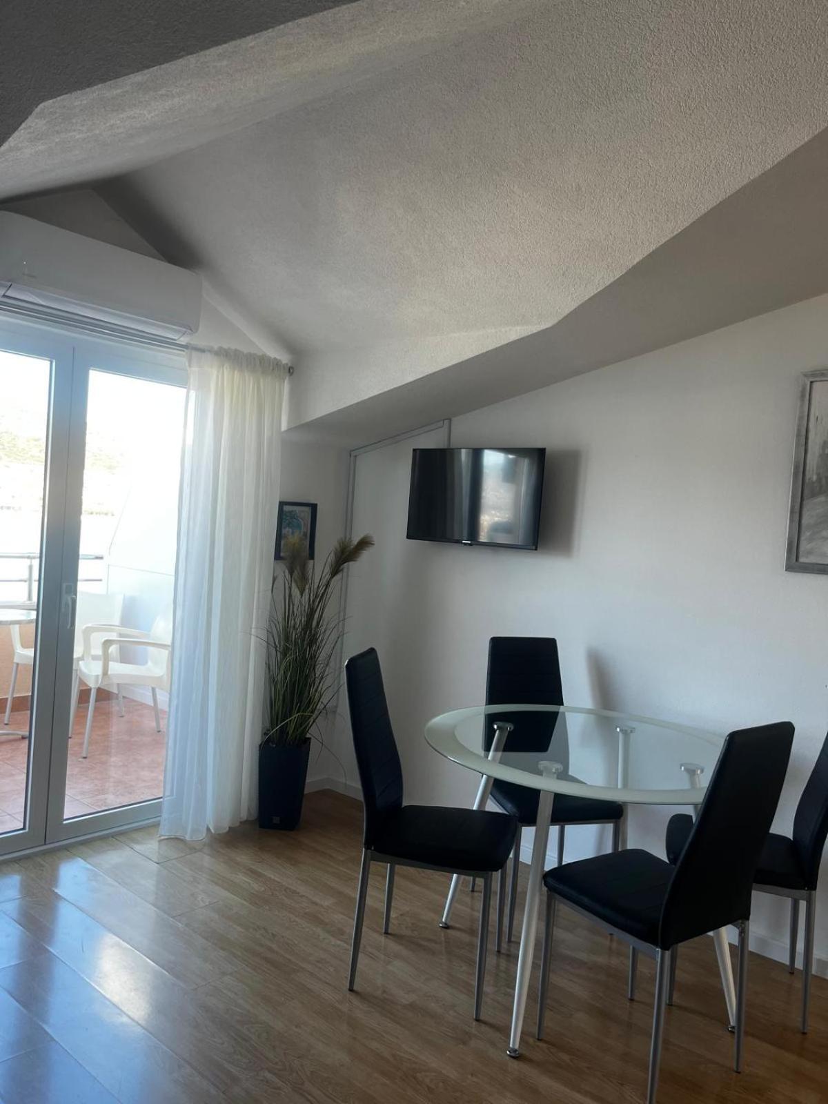 Apartments Kapetanovi Dvori Трогир Екстериор снимка
