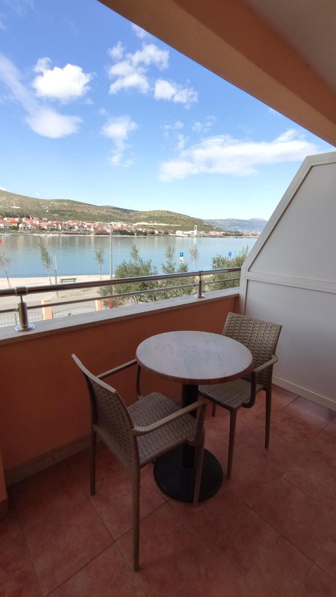 Apartments Kapetanovi Dvori Трогир Екстериор снимка