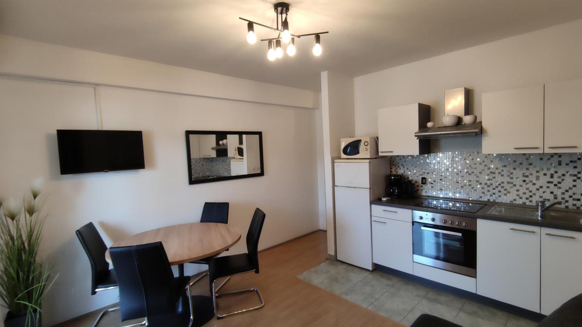 Apartments Kapetanovi Dvori Трогир Екстериор снимка