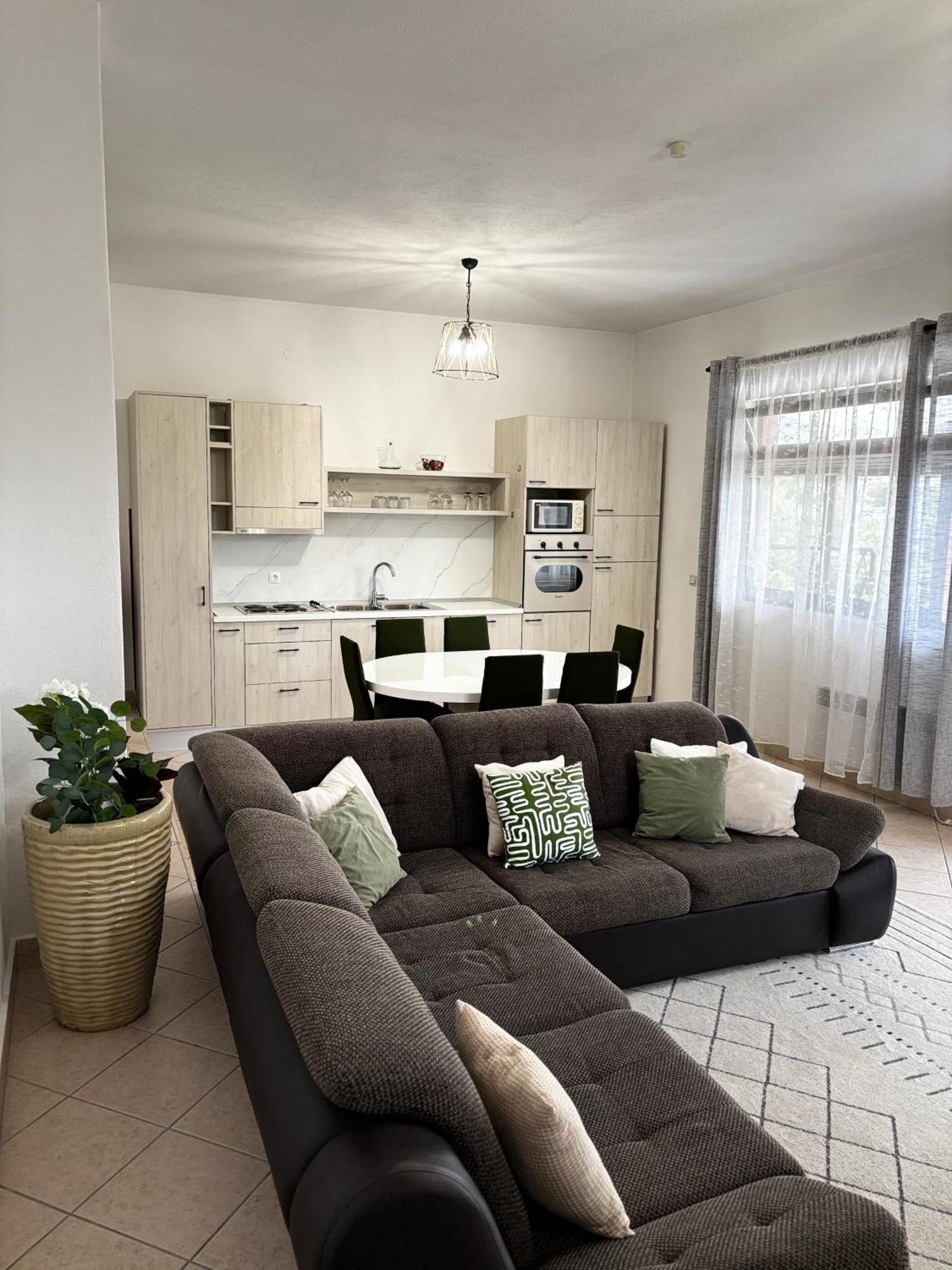 Apartments Kapetanovi Dvori Трогир Екстериор снимка