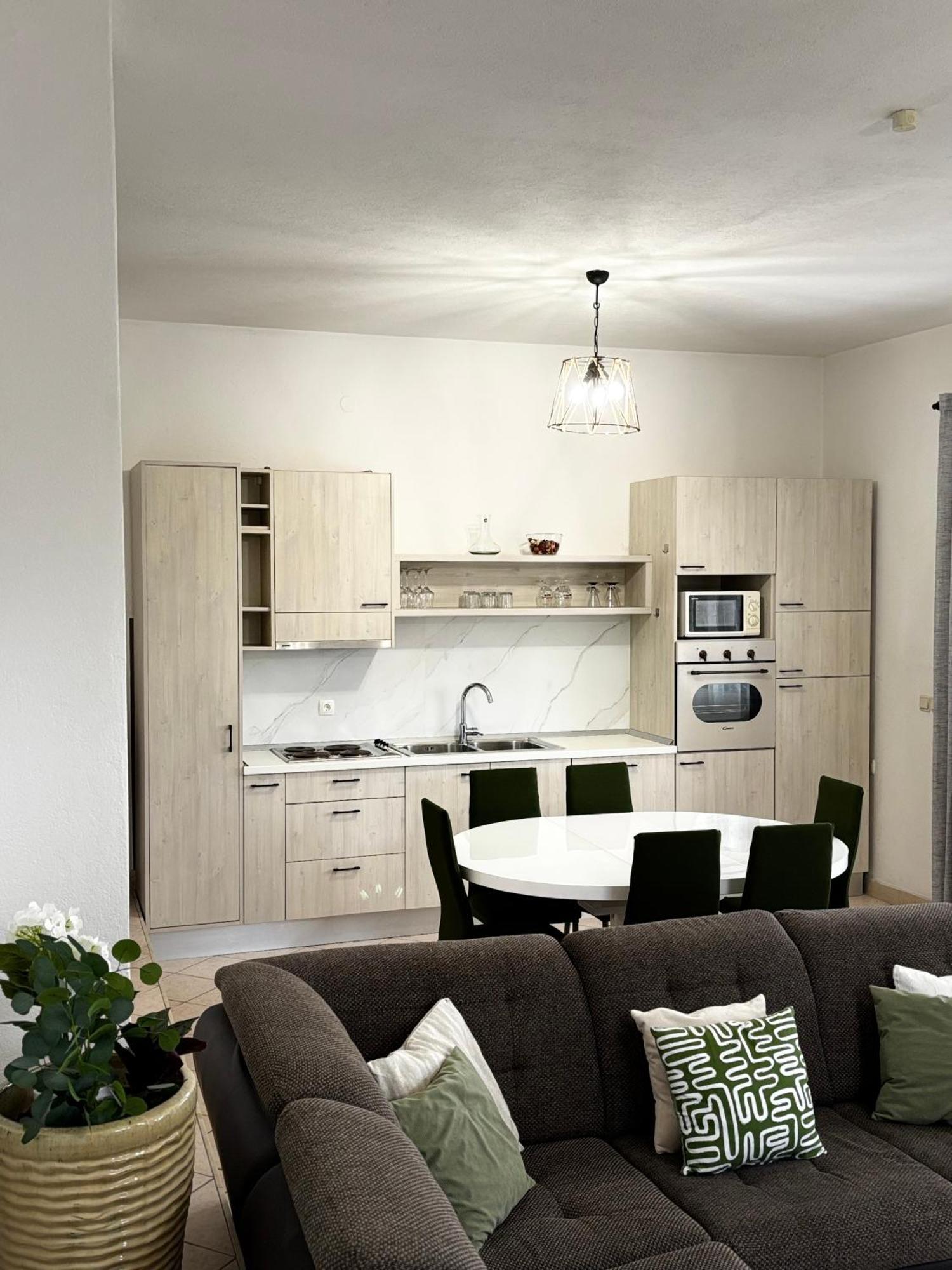 Apartments Kapetanovi Dvori Трогир Екстериор снимка